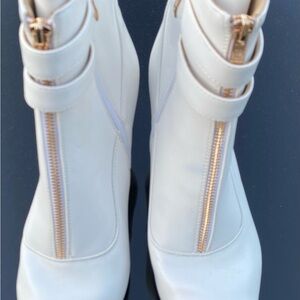 White Zip-Front Women’s Ankle Boots
